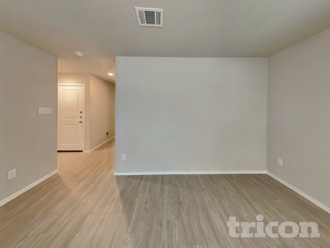 13240 Rosemary Cove, Unit 40 in Saint Hedwig, TX - Foto de edificio - Building Photo