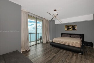 465 Brickell Ave, Unit 5101 in Miami, FL - Foto de edificio - Building Photo