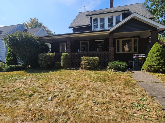 218 Woodbine Ave SE