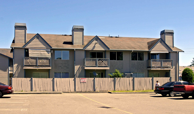 Juneau's Landing Apartments in Everett, WA - Building Photo - Building Photo