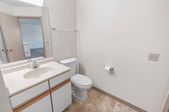 Stratford Place Apartments - Senior Living in Adrian, MI - Building Photo - Building Photo
