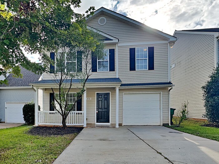5721 Henderson Oaks Dr in Charlotte, NC - Building Photo