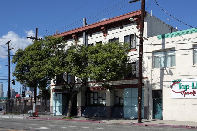 Las Americas Hotel in Los Angeles, CA - Building Photo - Building Photo