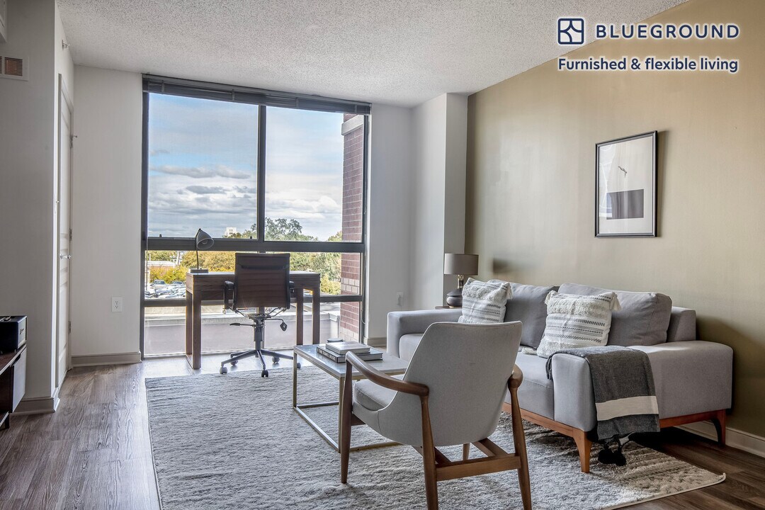 7707 Wisconsin Ave in Bethesda, MD - Building Photo