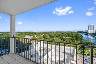 4101 Pine Tree Dr in Miami Beach, FL - Building Photo - Building Photo