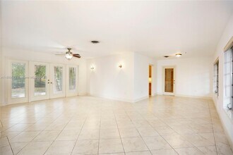 6200 SW 63rd Ave in South Miami, FL - Building Photo - Building Photo