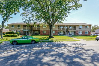 Laurel Springs in Fairborn, OH - Building Photo - Building Photo