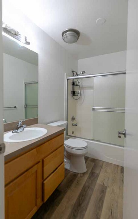 2470 Bella Vista Ave in Martinez, CA - Building Photo