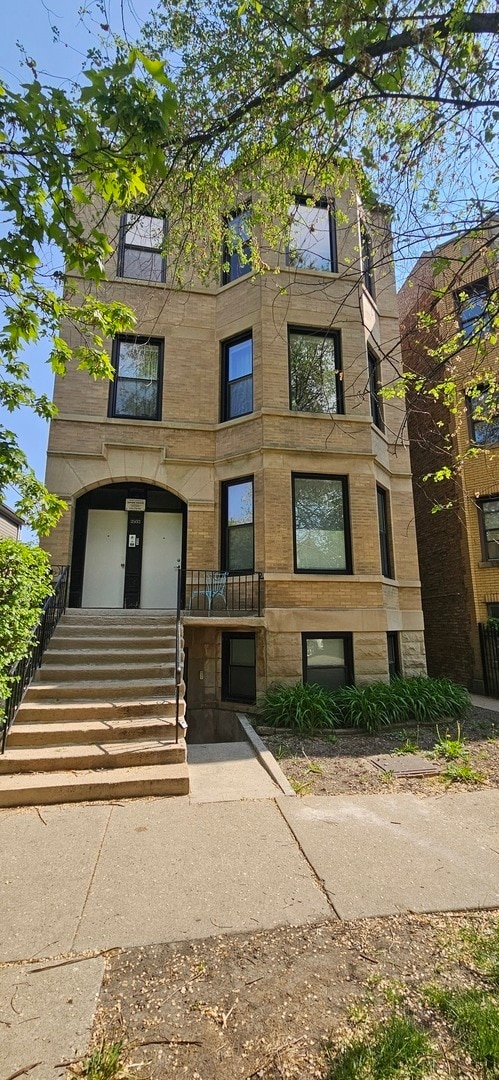 property at 2952 W Nelson St