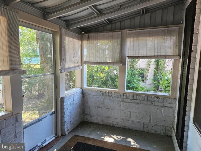 3755 S Four Mile Run Dr in Arlington, VA - Building Photo - Building Photo