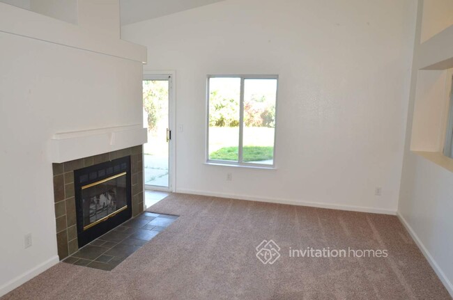 1690 Marenda Dr in Dixon, CA - Building Photo - Building Photo