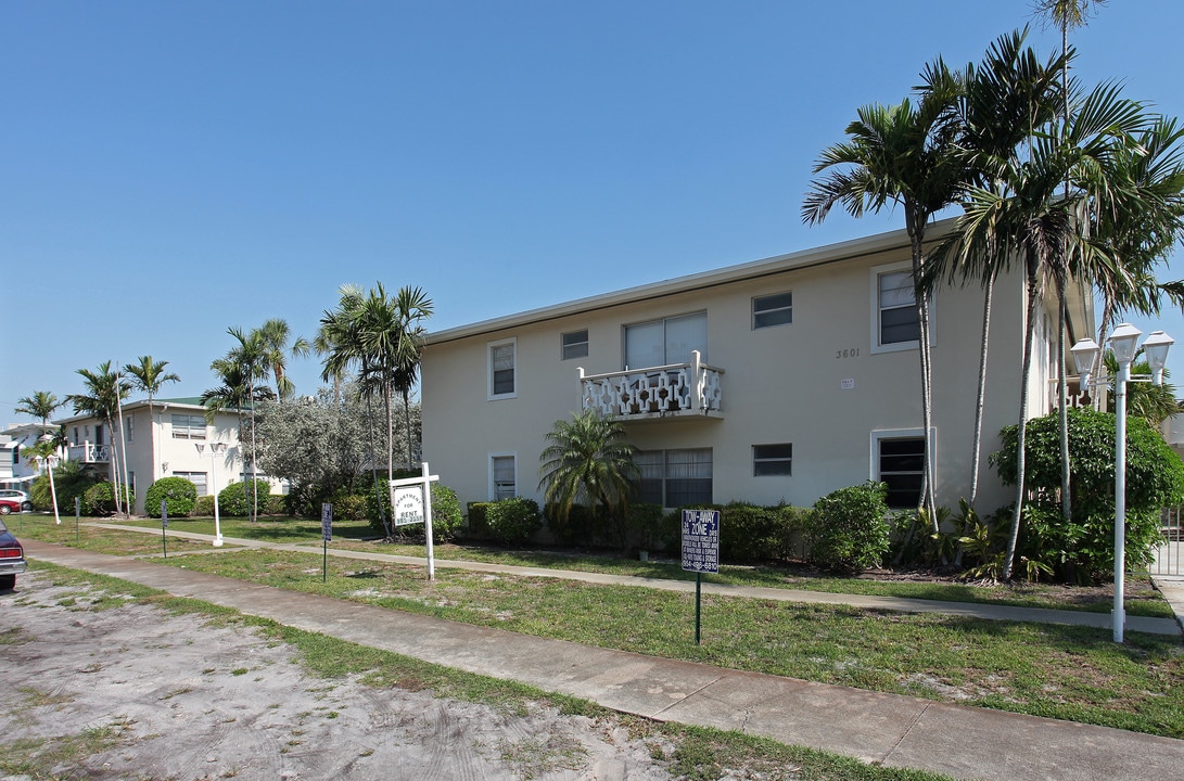 3601 Van Buren St in Hollywood, FL - Building Photo