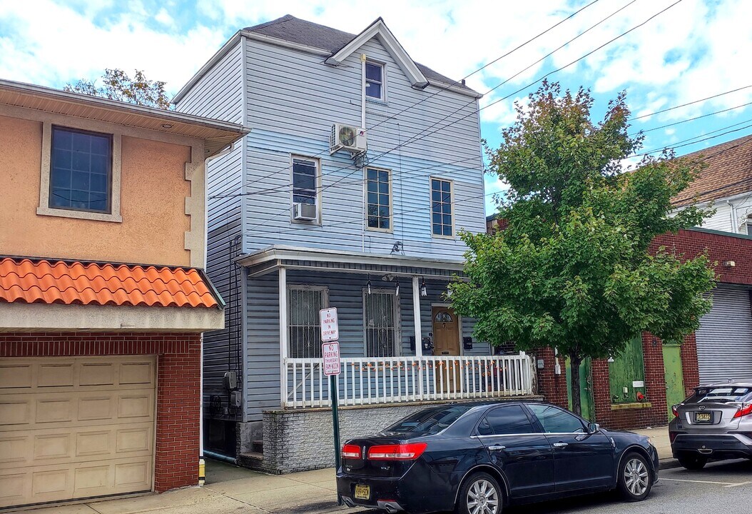6 6th St, Unit Floor 2 in Harrison, NJ - Foto de edificio