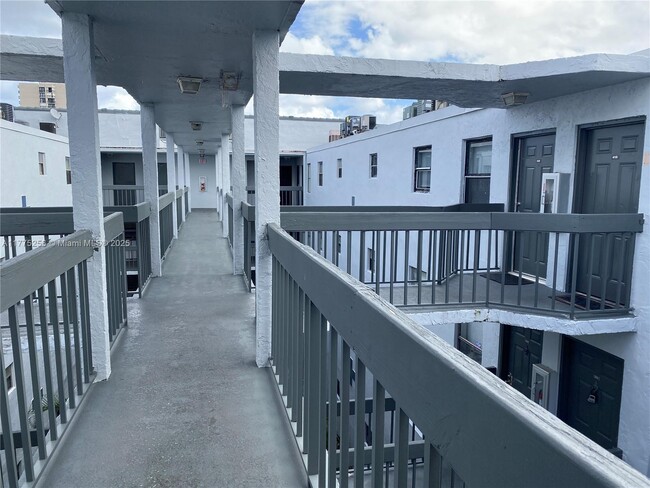 1950 N Congress Ave in West Palm Beach, FL - Building Photo - Building Photo