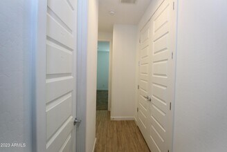 12463 W Kaler Dr in Glendale, AZ - Building Photo - Building Photo