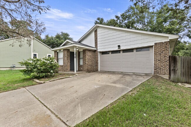 2208 Lobo Dr in Bryan, TX - Building Photo - Building Photo