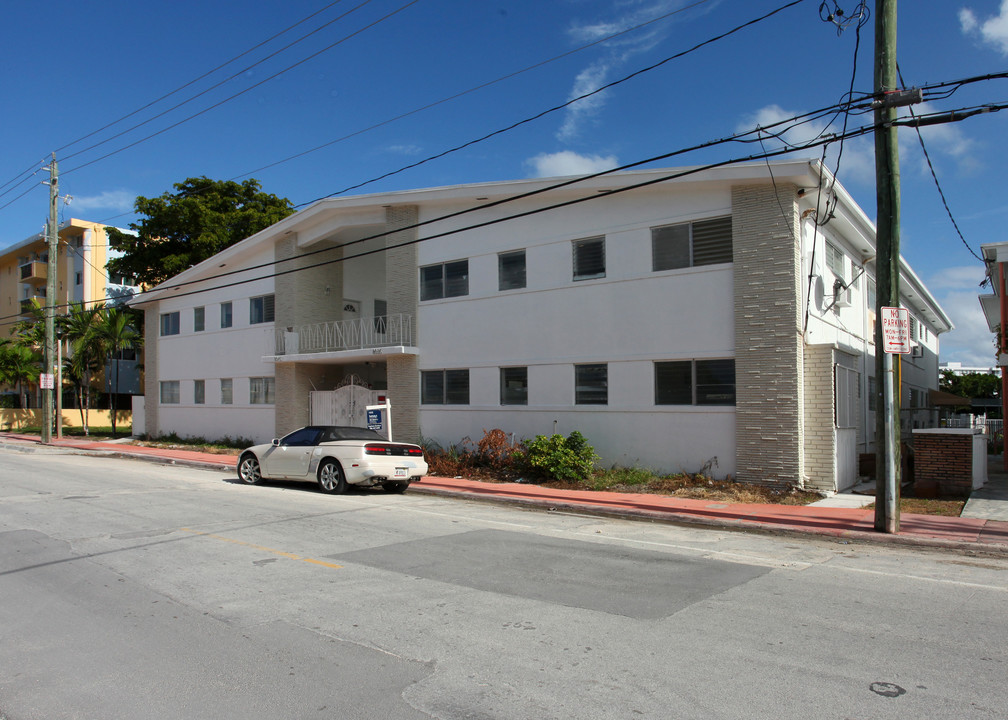 8035-8045 Crespi Blvd in Miami Beach, FL - Building Photo