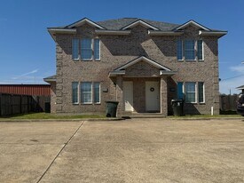AUGUST MOVE IN!!! 3 bedroom 3 Bathroom Duplex Next Door to Blinn! in Bryan, TX - Building Photo