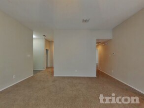 1915 Pin Oak Ln in Dallas, TX - Building Photo - Building Photo