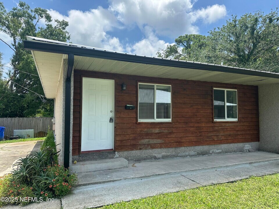 392 Fortuna Ave in St. Augustine, FL - Building Photo