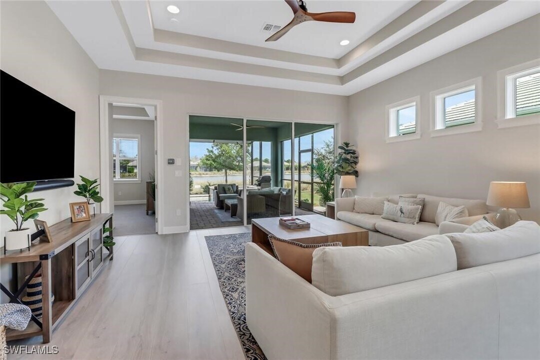 6299 Arriba Ave in Naples, FL - Building Photo