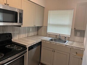 1345 NW 8th Ave in Fort Lauderdale, FL - Building Photo - Building Photo