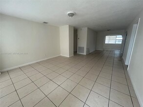 5225 Mayo St in Hollywood, FL - Building Photo - Building Photo