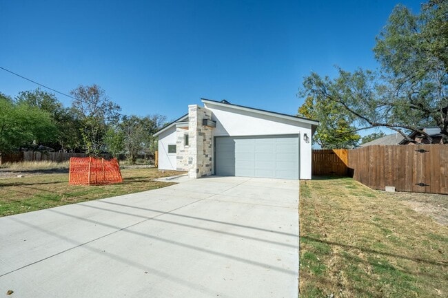 11215 Link in San Antonio, TX - Building Photo - Building Photo