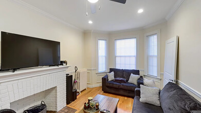 12 Glenville Ave, Unit 4 in Boston, MA - Foto de edificio - Building Photo
