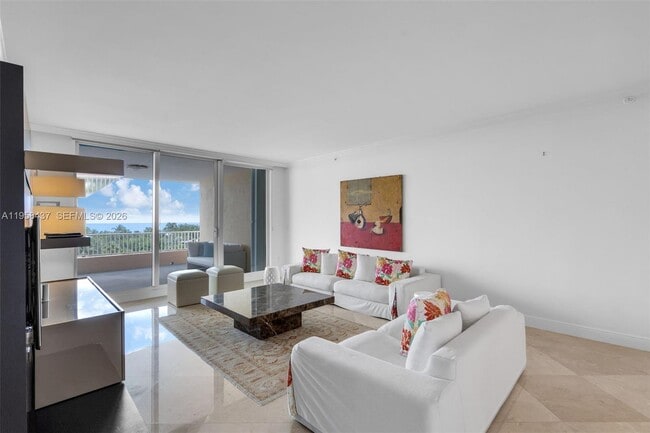 785 Crandon Blvd in Key Biscayne, FL - Foto de edificio - Building Photo