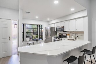 2582 Bentley Dr in Palm Harbor, FL - Building Photo - Building Photo