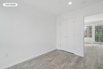 39-04 29th St in Queens, NY - Building Photo - Building Photo