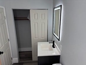 1051 Washington Ave in Madison, IL - Building Photo - Building Photo