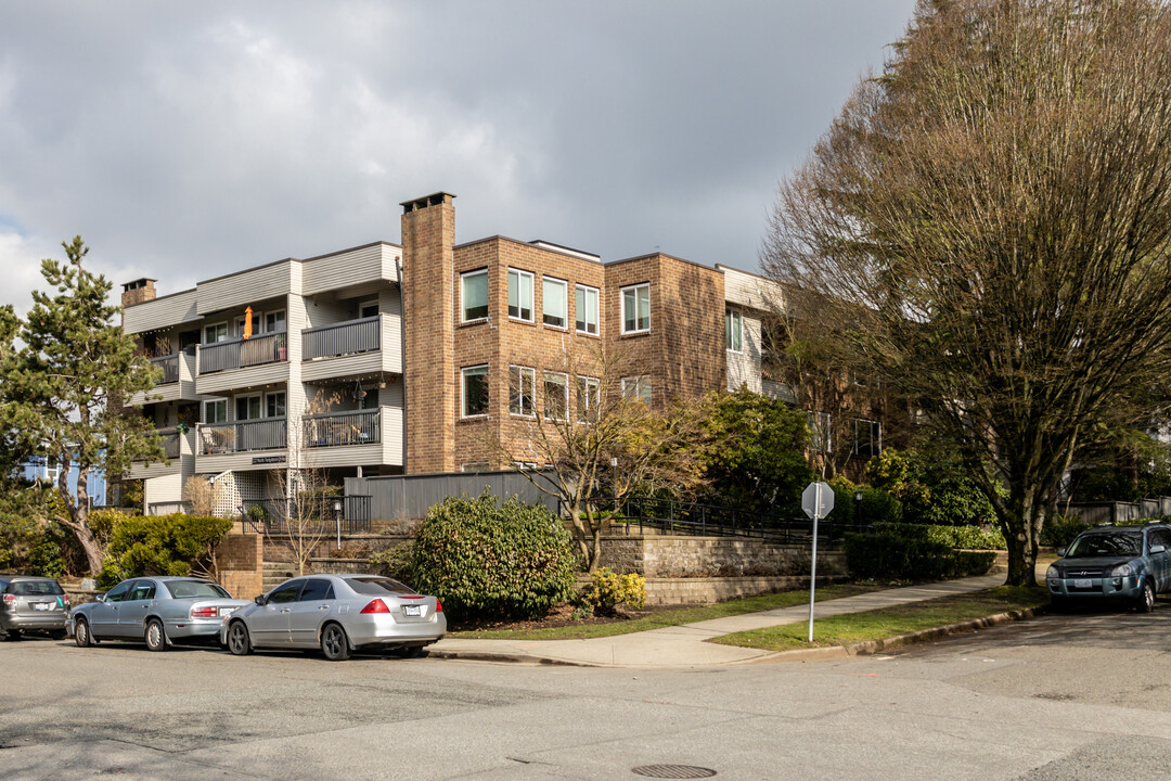 222 Templeton Dr N in Vancouver, BC - Building Photo