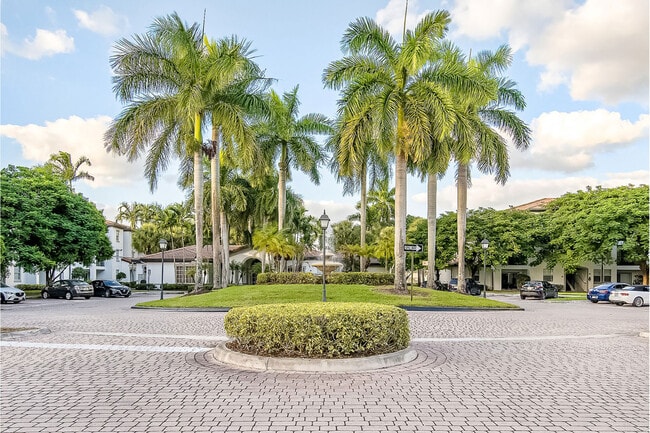 Windsor Pembroke Pines in Pembroke Pines, FL - Building Photo - Building Photo