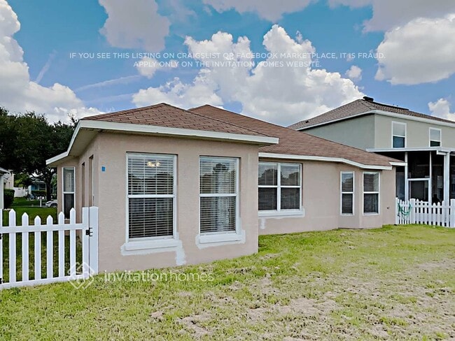 8414 Canterbury Lake Blvd in Tampa, FL - Foto de edificio - Building Photo