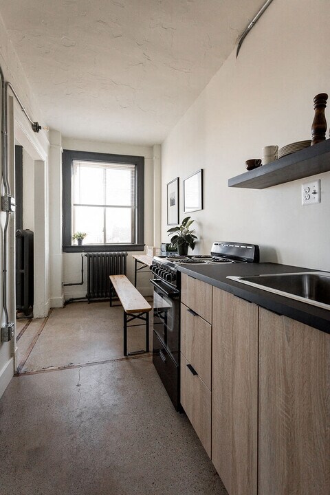 Heather Hall in Detroit, MI - Building Photo