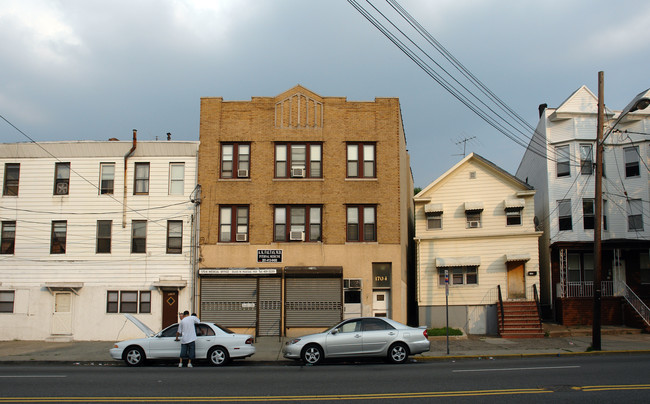 1704 John f Kennedy Blvd in Jersey City, NJ - Building Photo - Building Photo