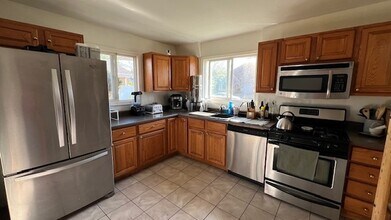 440 Huntington Ln in Elmhurst, IL - Building Photo - Building Photo