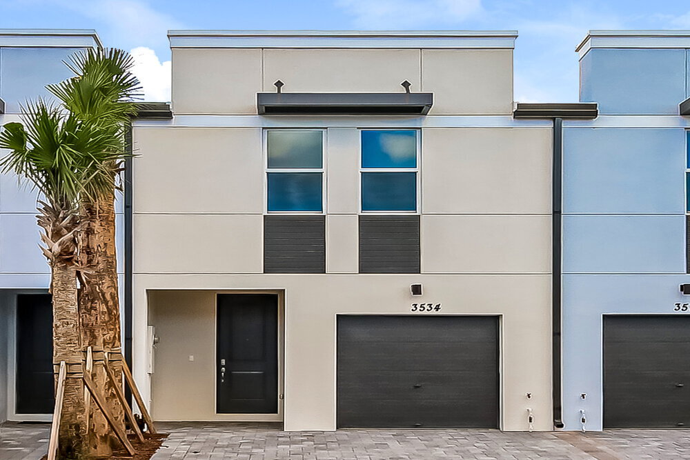 3534 Joshua Tree St in Palm Springs, FL - Foto de edificio