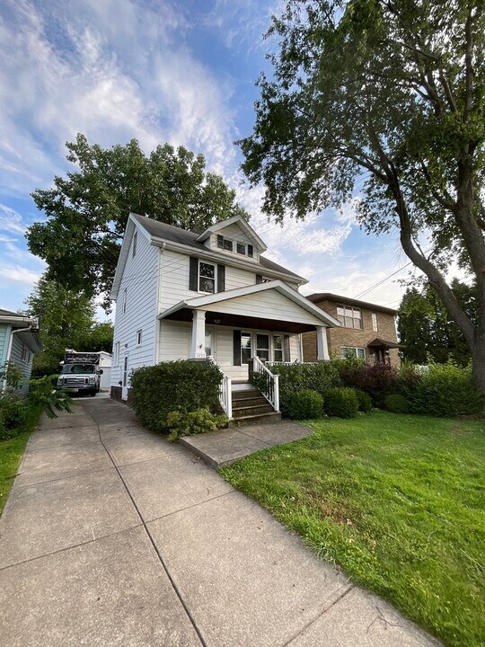 3433 Lucerne Ave in Parma, OH - Building Photo