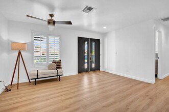 10624 N 38th St in Phoenix, AZ - Building Photo - Building Photo