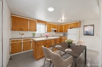 831 E 56th St in Tacoma, WA - Building Photo - Building Photo