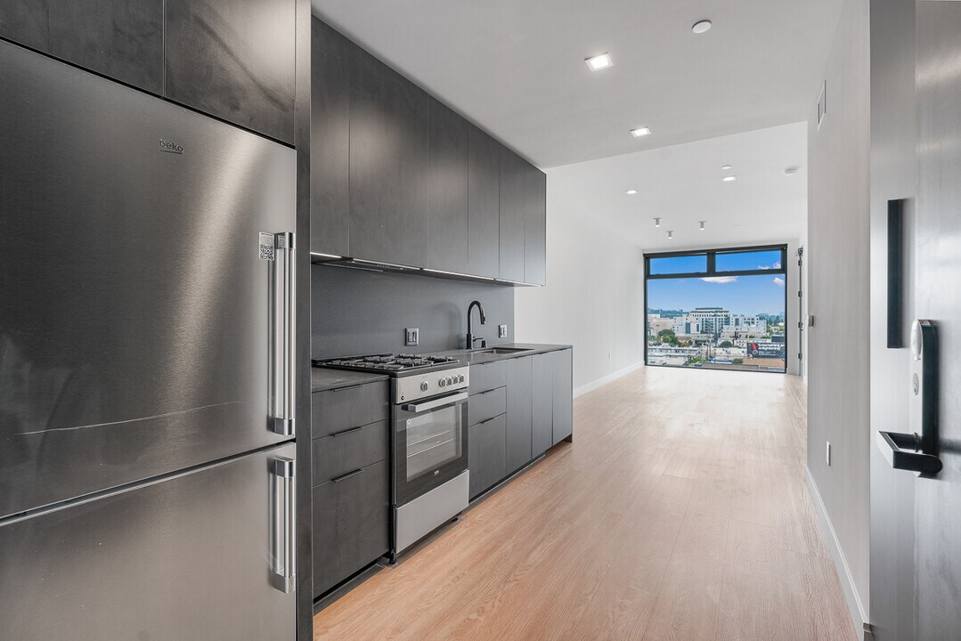 3686 Overland Ave, Unit 622 in Los Angeles, CA - Building Photo