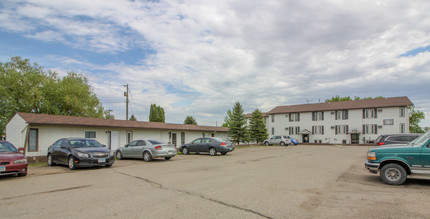 American Garden Apartments in Dilworth, MN - Building Photo - Building Photo