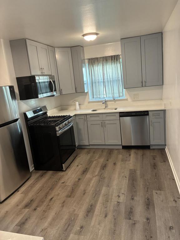 property at 802 E 89th Pl