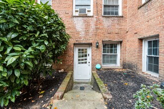 903 S Frederick St in Arlington, VA - Foto de edificio - Building Photo