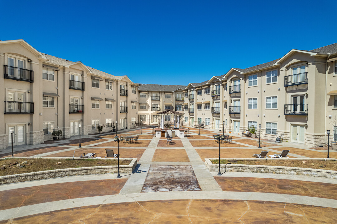 Piazza Siena in Dallas, TX - Building Photo