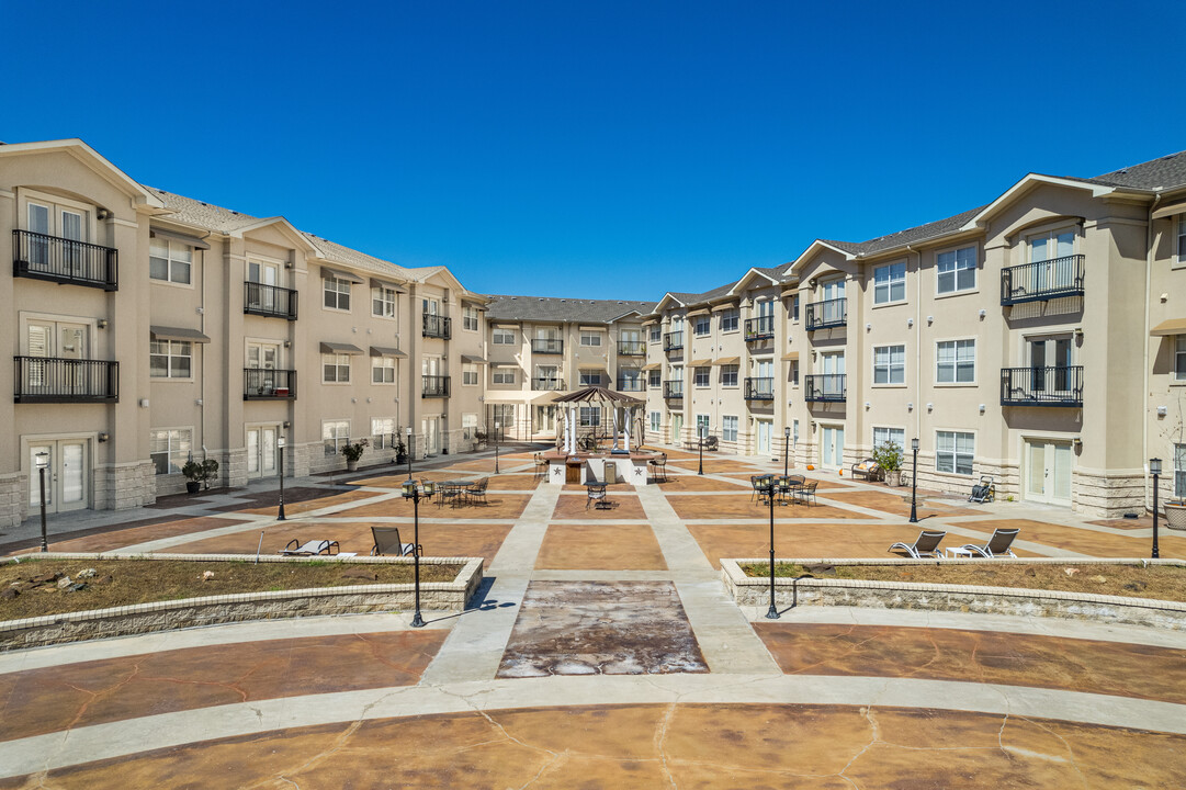 Piazza Siena in Dallas, TX - Foto de edificio