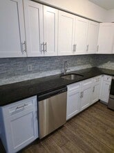 Oak Knoll in Norwalk, CT - Building Photo - Building Photo